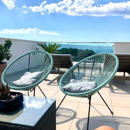 Bubbles Penthouse With Jacuzzi *