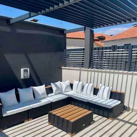 Bubbles Penthouse With Jacuzzi