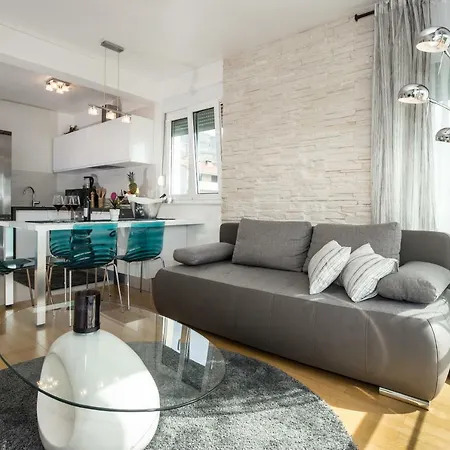 Bubbles Penthouse With Jacuzzi