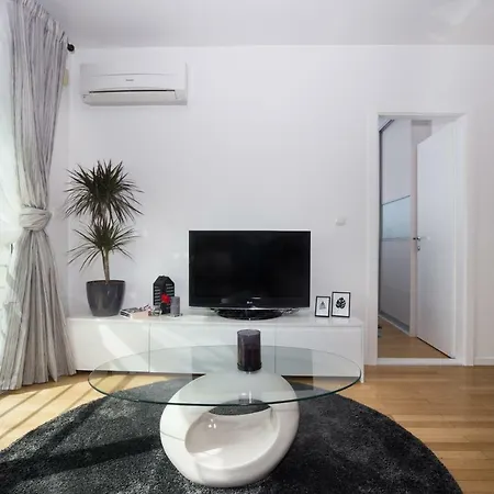 Bubbles Penthouse With Jacuzzi *