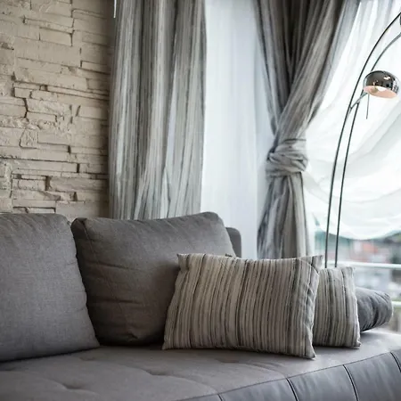 Appartement Bubbles Penthouse With Jacuzzi Podstrana