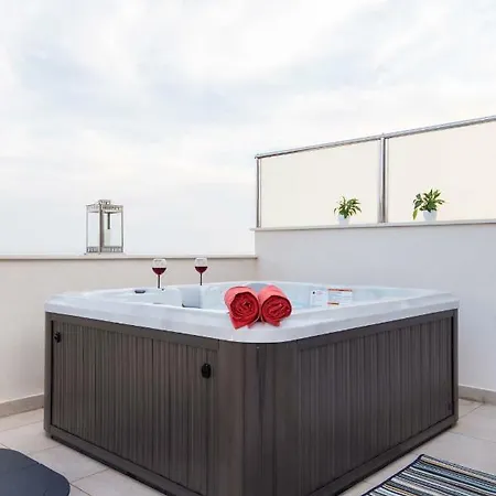 Appartement Bubbles Penthouse With Jacuzzi *