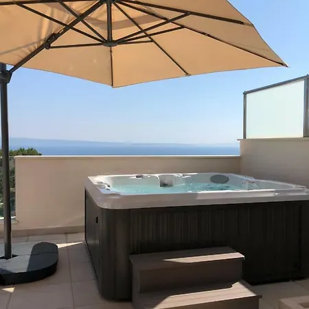 Bubbles Penthouse With Jacuzzi Podstrana
