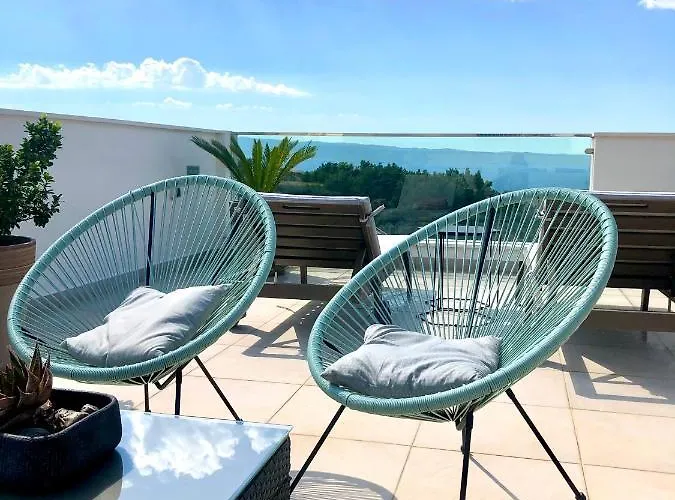 Bubbles Penthouse With Jacuzzi *