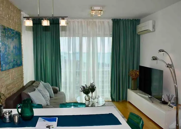 Bubbles Penthouse With Jacuzzi Apartamento Podstrana