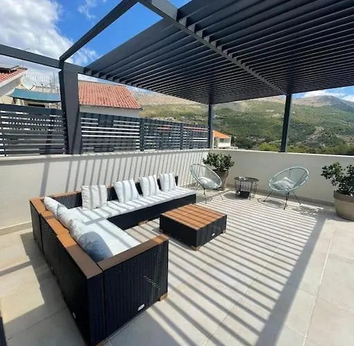 Apartamento Bubbles Penthouse With Jacuzzi Podstrana