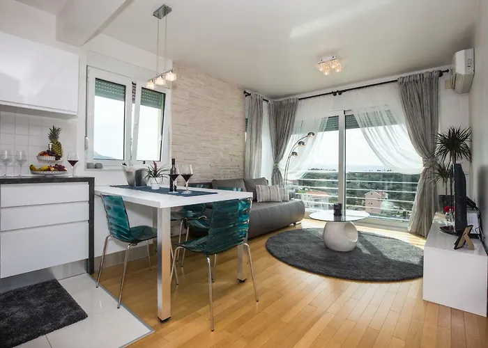Bubbles Penthouse With Jacuzzi * Podstrana