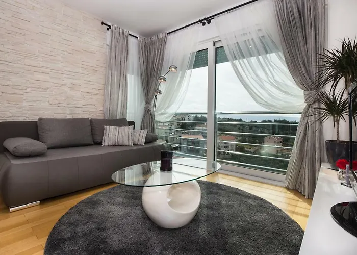 Bubbles Penthouse With Jacuzzi Podstrana