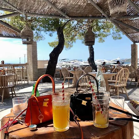 Bubbles Penthouse With Jacuzzi Lägenhet Podstrana