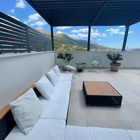 Bubbles Penthouse With Jacuzzi Podstrana