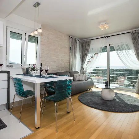 Bubbles Penthouse With Jacuzzi * Podstrana