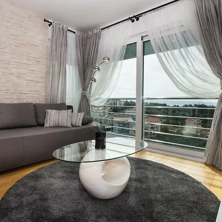 Bubbles Penthouse With Jacuzzi Podstrana