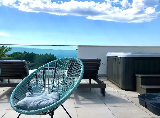 アパート Bubbles Penthouse With Jacuzzi