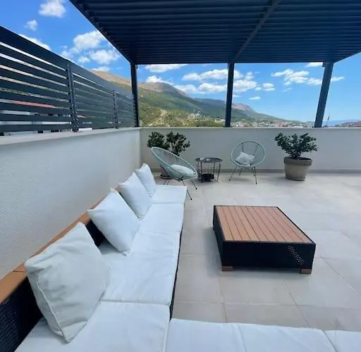 Bubbles Penthouse With Jacuzzi بودْسْتغانا