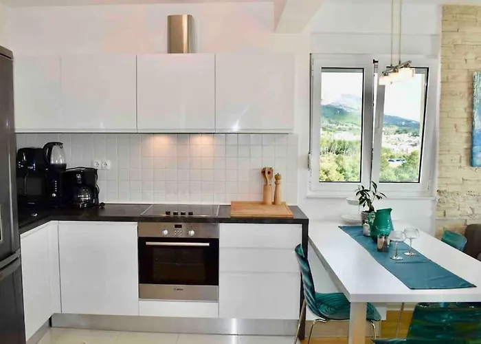 Bubbles Penthouse With Jacuzzi