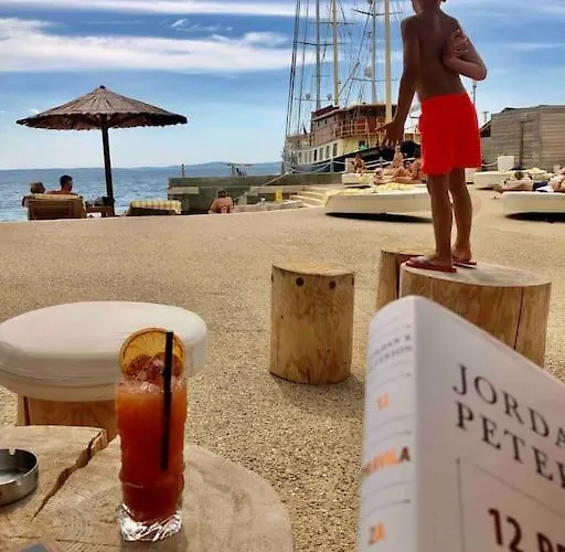 Bubbles Penthouse With Jacuzzi *