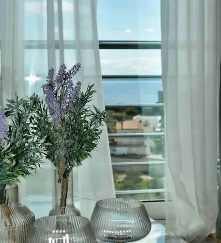 Bubbles Penthouse With Jacuzzi بودْسْتغانا