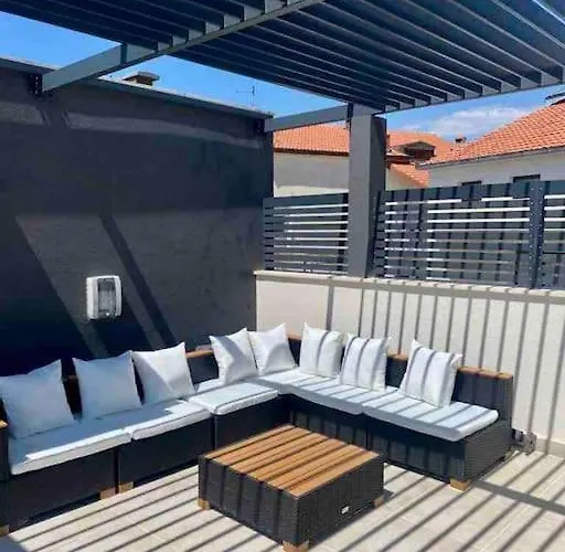 Bubbles Penthouse With Jacuzzi