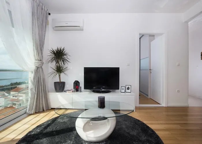 Bubbles Penthouse With Jacuzzi *