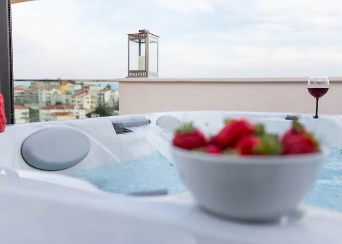 Bubbles Penthouse With Jacuzzi